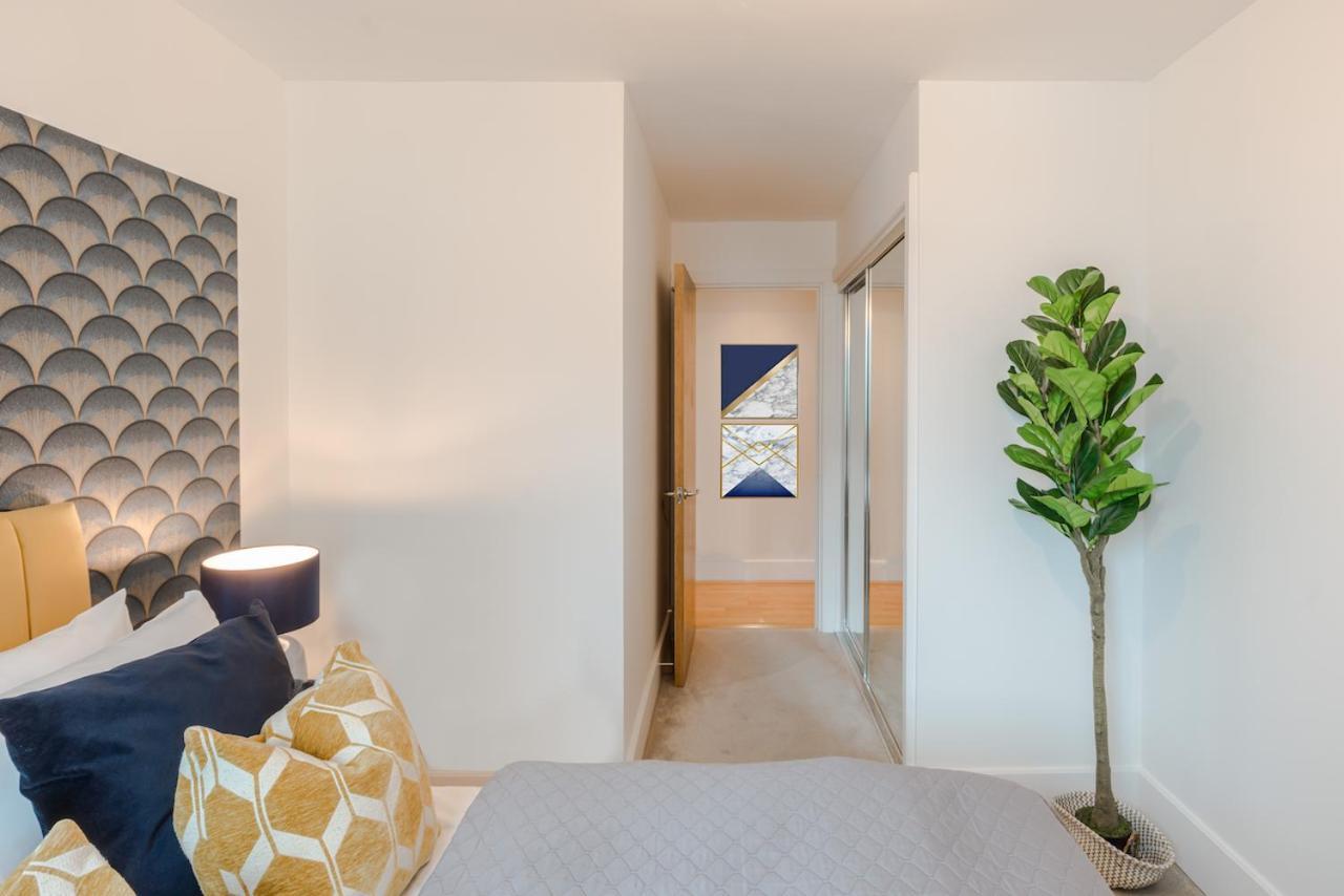 Best Thames View In Town! Large Luxxe Nomad Design Family Home London Kültér fotó